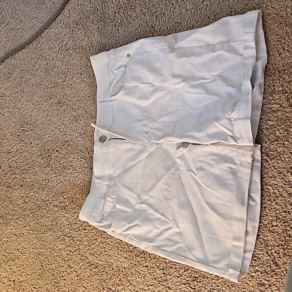 16W White A.N.A shorts